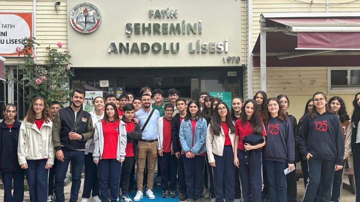 Okulumuzun 8. sınıf öğrencilerine, öğretmenlerimiz eşliğinde Şehremini Anadolu Lisesi'ni tanıttık ve bir gezi gerçekleştirdik. 